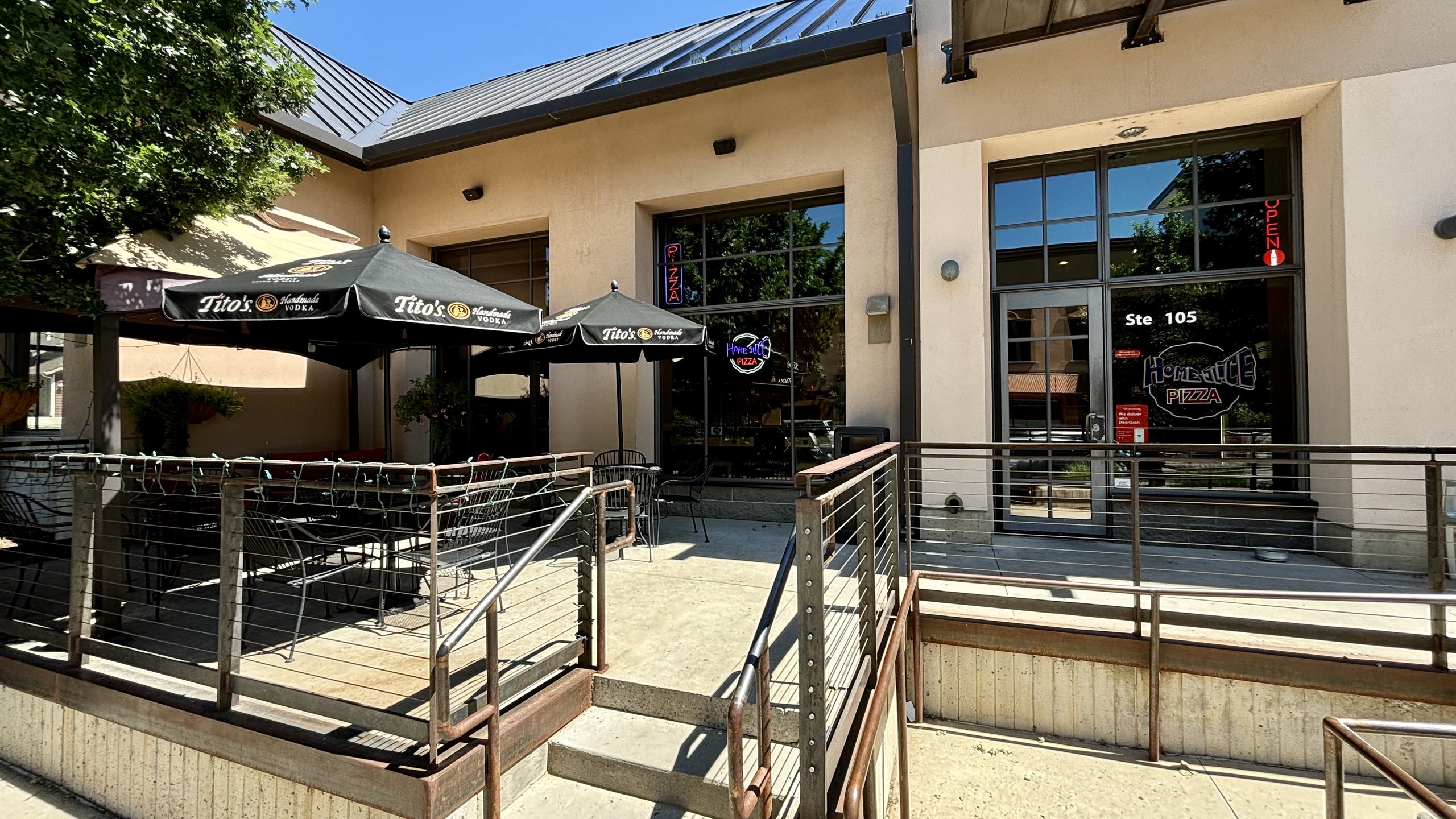 The patio exterior at HomeSlice Pizza Three Springs
